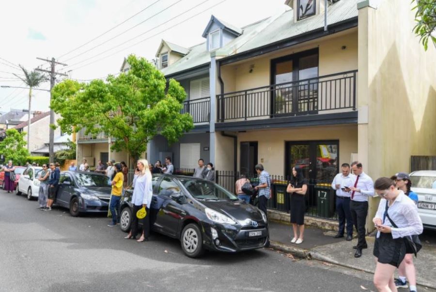Investors may be drawn back into the market by rising rents. Photo: Peter Rae